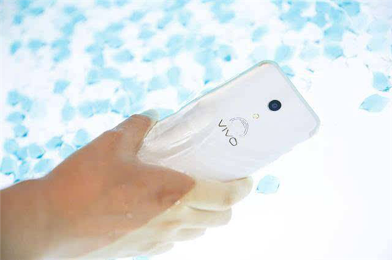 vivo X20Plus UD新版被曝光:首發(fā)屏幕指紋或防水沒跑了