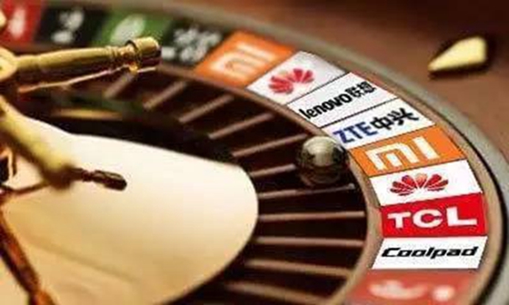 OLED面板爭(zhēng)奪成今年國(guó)產(chǎn)手機(jī)進(jìn)軍高端市場(chǎng)的痛