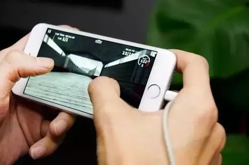 蘋果的無(wú)線充電器有短板？變革來(lái)了：iPhoneX充滿僅3小時(shí)