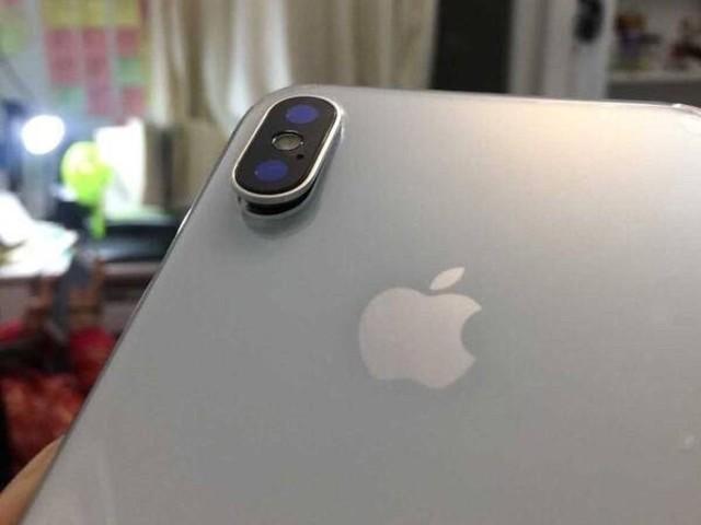 iPhone X攝像頭蓋翹起 接近萬元質(zhì)量堪憂