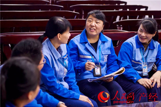 【春運“擺渡人”】客艙保障員:日換椅套2000個的“快手團(tuán)隊”