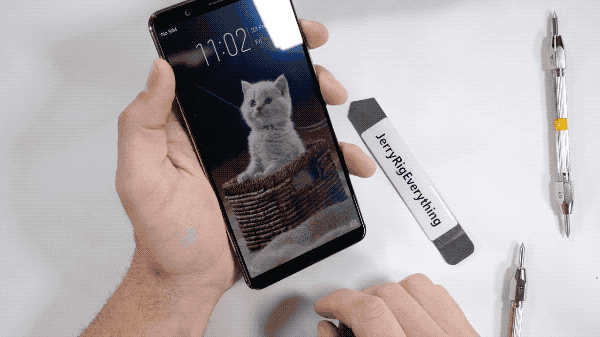 vivo X20Plus UD版暴力測(cè)試：屏下指紋無懼劃痕