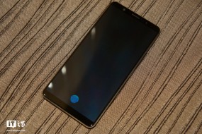 vivo X20Plus UD版暴力測試：屏下指紋無懼劃痕