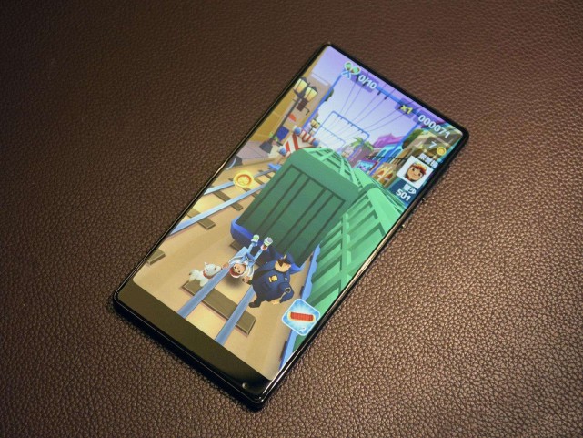 全面屏漸成主流 今年在手機(jī)面板出貨量中占比將超40%