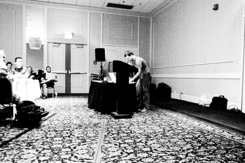 iPhone十年越獄史：玻璃屏幕和金屬機(jī)身后的神奇