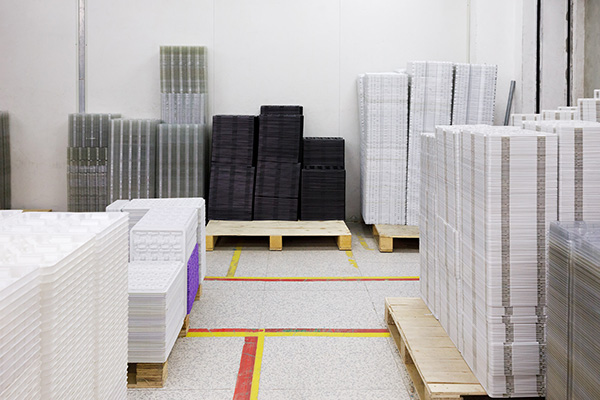 跟著蘋果中國掌門探秘手機代工廠：機器貼膜，蘋果工程師常駐