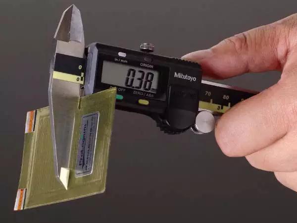 “續(xù)航長、適折疊、抗破壞、耐高溫”柔性電池：全柔性智能時代的黑馬