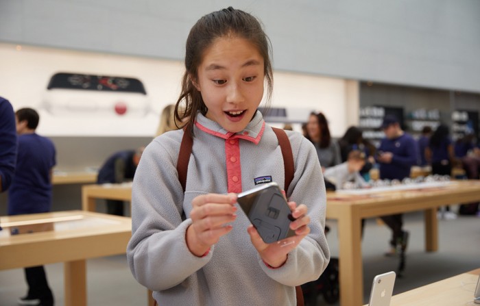 蘋(píng)果今年訂購(gòu)2.7億iPhone面板 近一半OLED