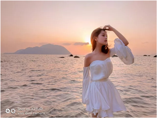 vivo X21屏幕指紋手機(jī)正式推出，AI智慧拍照厲害了
