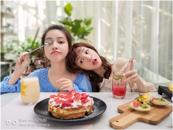 vivo X21屏幕指紋手機(jī)正式推出，AI智慧拍照厲害了