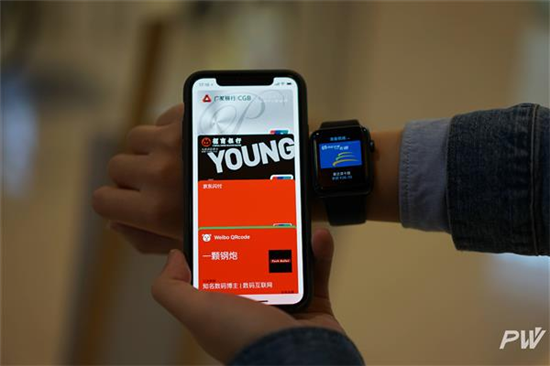 抱著四部手機坐了12次地鐵公交:刷iPhone才是最好的體驗
