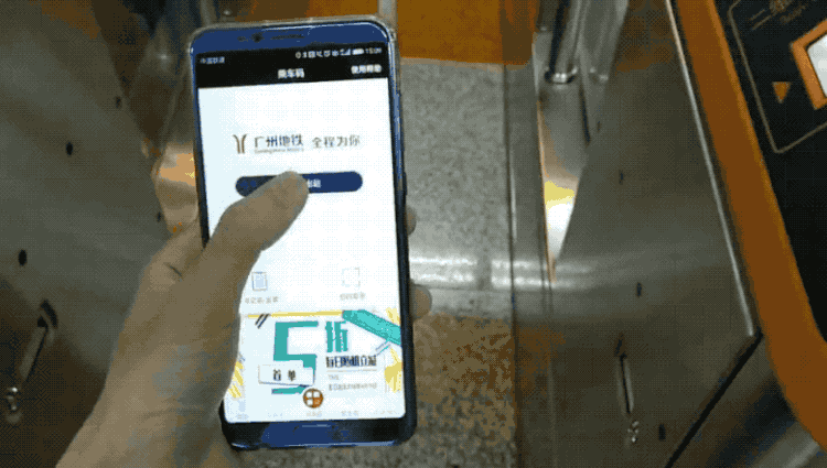 抱著四部手機坐了12次地鐵公交:刷iPhone才是最好的體驗