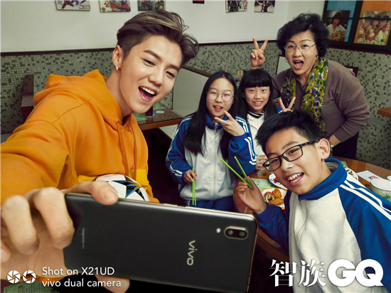 vivo特意打造了X21黑金定制禮盒慶生，粉絲狂歡