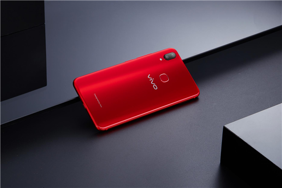 vivo X21i真機(jī)圖賞：全新設(shè)計(jì)語(yǔ)言與極致工藝的巔峰之作