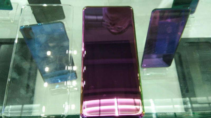 詮釋中國“智造” 華創(chuàng )力“3D熱彎機”震撼亮相3D曲面玻璃+手機3C智造展