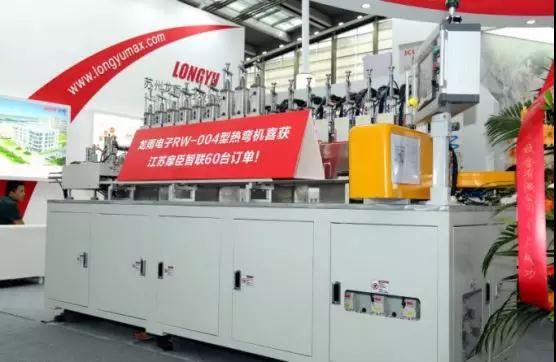 站上高端3D玻璃的風口，提前布局產(chǎn)能，摩臣智聯(lián)再購龍雨電子60臺熱彎設備擴產(chǎn)