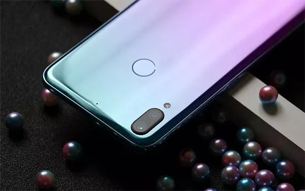 手機江湖下半場：5G、AI、屏下指紋、翻譯手機等開啟新一輪廝殺