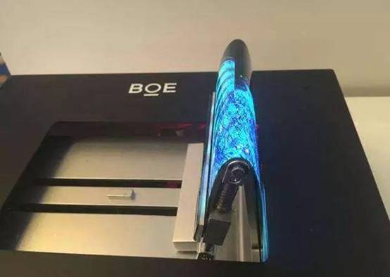 面板的博弈：OLED需求旺，LCD恐過剩，手機(jī)面板市場走勢如何