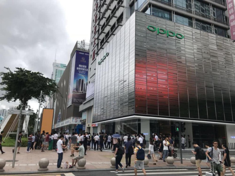 OPPO深圳首開超級旗艦店，認(rèn)定線下店減少是趨勢