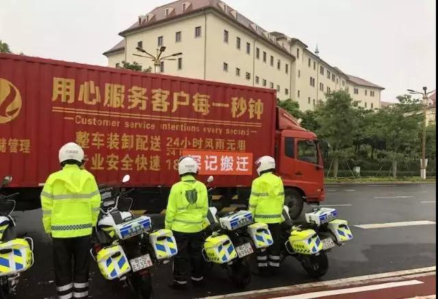 華為5400人搬到東莞：40輛8噸貨車共60車次