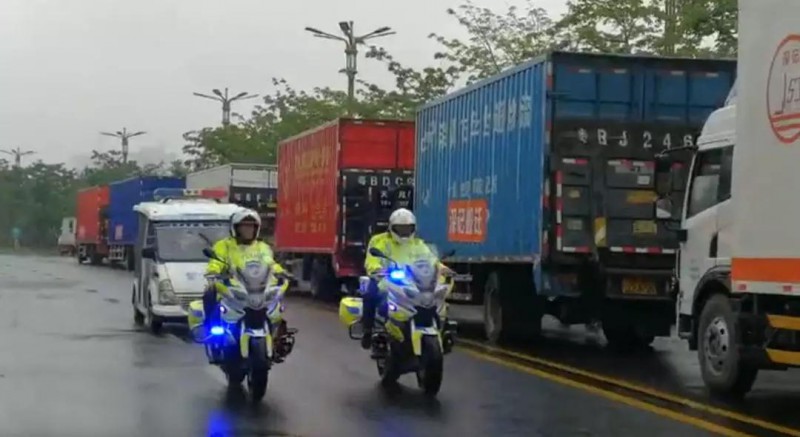 華為5400人搬到東莞：40輛8噸貨車共60車次