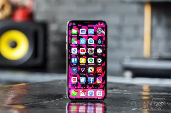 去年iPhone X定價(jià)1000美元惹爭議 如今這價(jià)格很常見