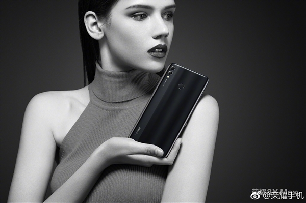 榮耀8X Max獲大屏手機(jī)銷量&銷售額雙冠軍