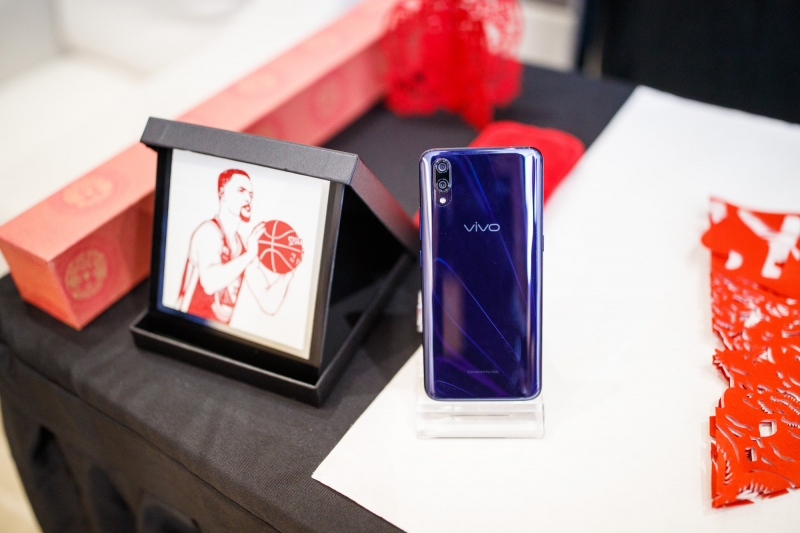 庫里冠軍之夜落地武漢 與vivo X23共掀籃球熱潮