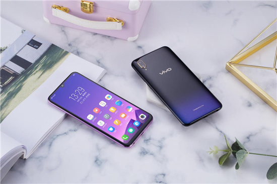 vivo Y97真機(jī)圖賞：最具性價(jià)比的水滴屏新機(jī)