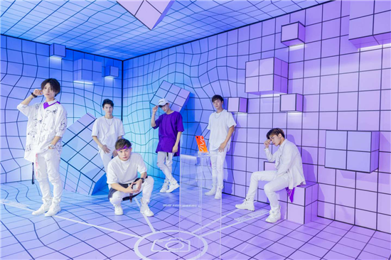 全新vivo X23亮相天翼展，時(shí)尚外觀吸引眾人圍觀