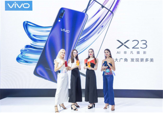全新vivo X23亮相天翼展，時(shí)尚外觀吸引眾人圍觀