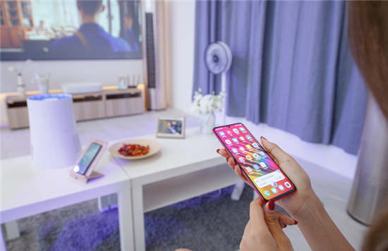 全新vivo X23亮相天翼展，時(shí)尚外觀吸引眾人圍觀