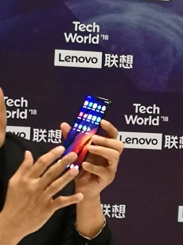 聯(lián)想滑蓋手機現身:屏占比近乎100% 或10月發(fā)布