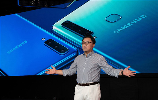 全球首款四攝像頭手機(jī)三星Galaxy A9發(fā)布