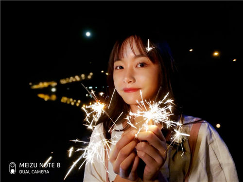 魅族X8首發(fā)開售，1298元魅族Note8爭當國民拍照手機