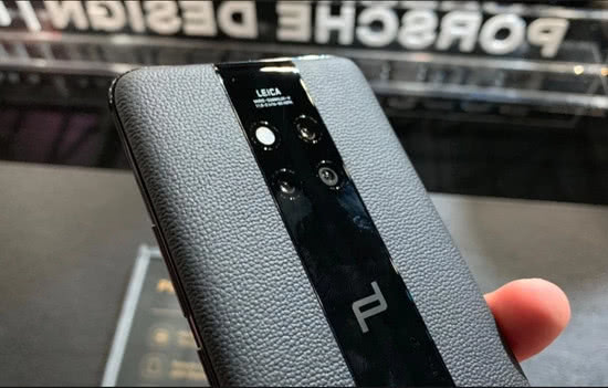 時(shí)隔十年天價(jià)手機(jī)熱再起 廠商稱價(jià)格虛高、過(guò)度包裝是潛規(guī)則