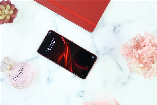 vivo Z1青春版上手體驗(yàn)：時(shí)尚外觀，旗艦實(shí)力