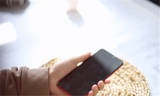 vivo Z1青春版上手體驗(yàn)：時(shí)尚外觀，旗艦實(shí)力