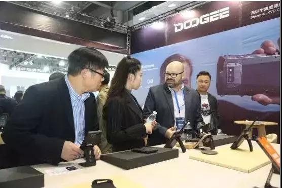 “2018第二屆重慶國(guó)際手機(jī)展”完美收官 2019年我們?cè)贂?huì)