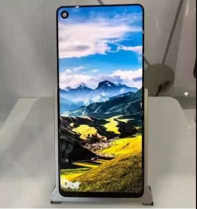 天馬、京東方、華星鉆LCD，三星鉆OLED，四季度鉆孔屏鉆得不亦樂乎！