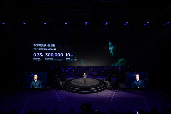 全球首款雙屏三攝智能旗艦手機  vivo雙屏版正式發(fā)布