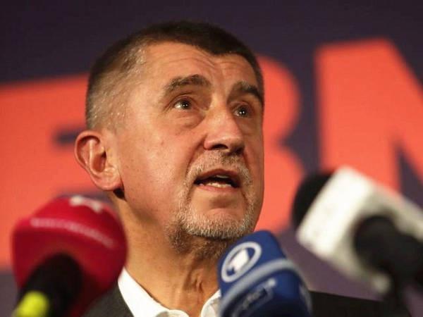 構(gòu)成安全威脅？捷克總理下令禁用華為手機(jī)