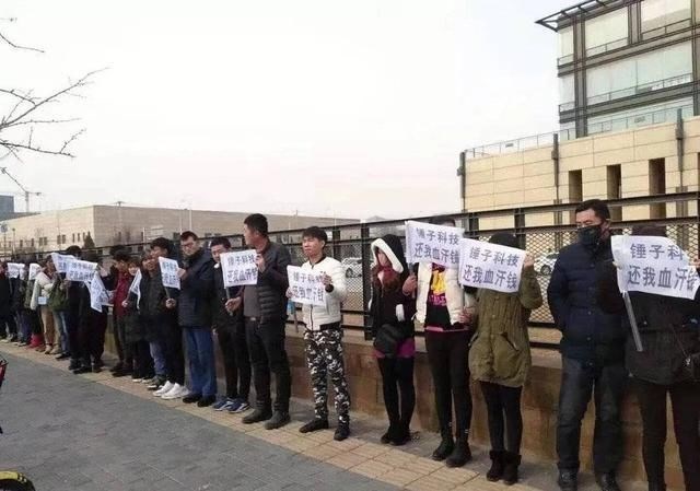 2018年手機(jī)行業(yè)復(fù)盤：華為OV靠高端突圍，中小廠商迎來(lái)至暗時(shí)刻