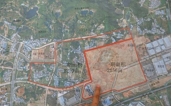 首尾難兼顧！富士康兩大面板廠建造均陷困境