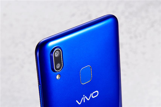 vivo U1真機圖賞：靈動水滴屏+科技美學(xué)，千元品質(zhì)典范