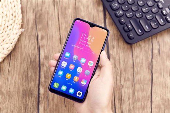 vivo U1上手體驗：顏值實(shí)力面面俱到，千元輕旗艦首選