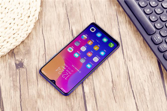 vivo U1上手體驗：顏值實(shí)力面面俱到，千元輕旗艦首選