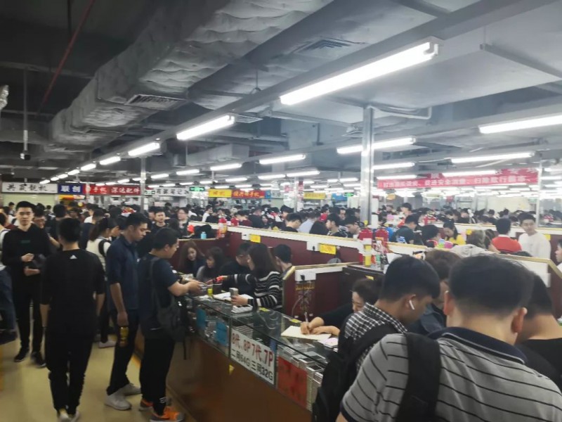 深圳華強北關(guān)鋪潮調(diào)查：有人年入百萬，有人9個檔口關(guān)至2個