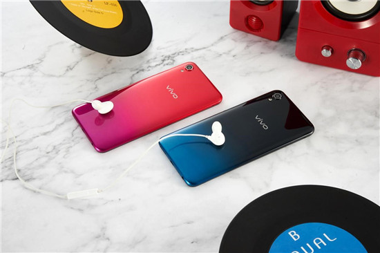 vivo Y91真機(jī)賞析：越級品質(zhì)，第一眼就有心動(dòng)感