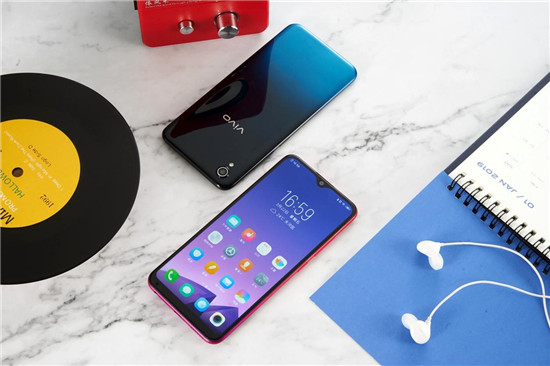 vivo Y91真機(jī)賞析：越級品質(zhì)，第一眼就有心動(dòng)感